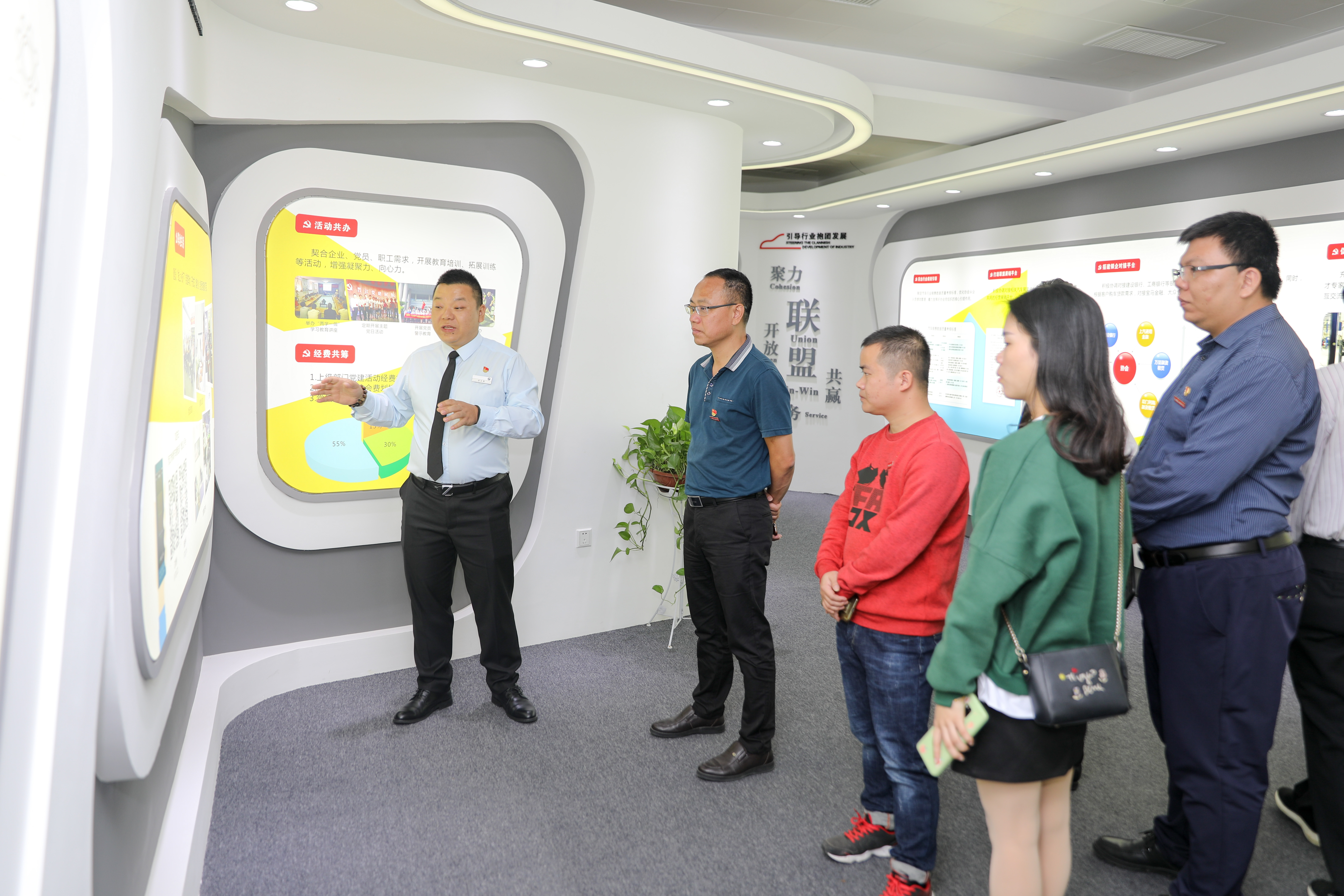 C12A2933.jpg C12A2933.jpg