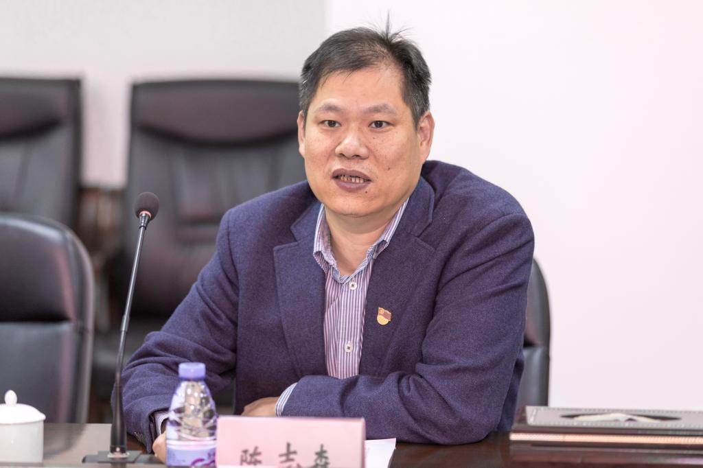 银行行长讲话.jpg 银行行长讲话.jpg