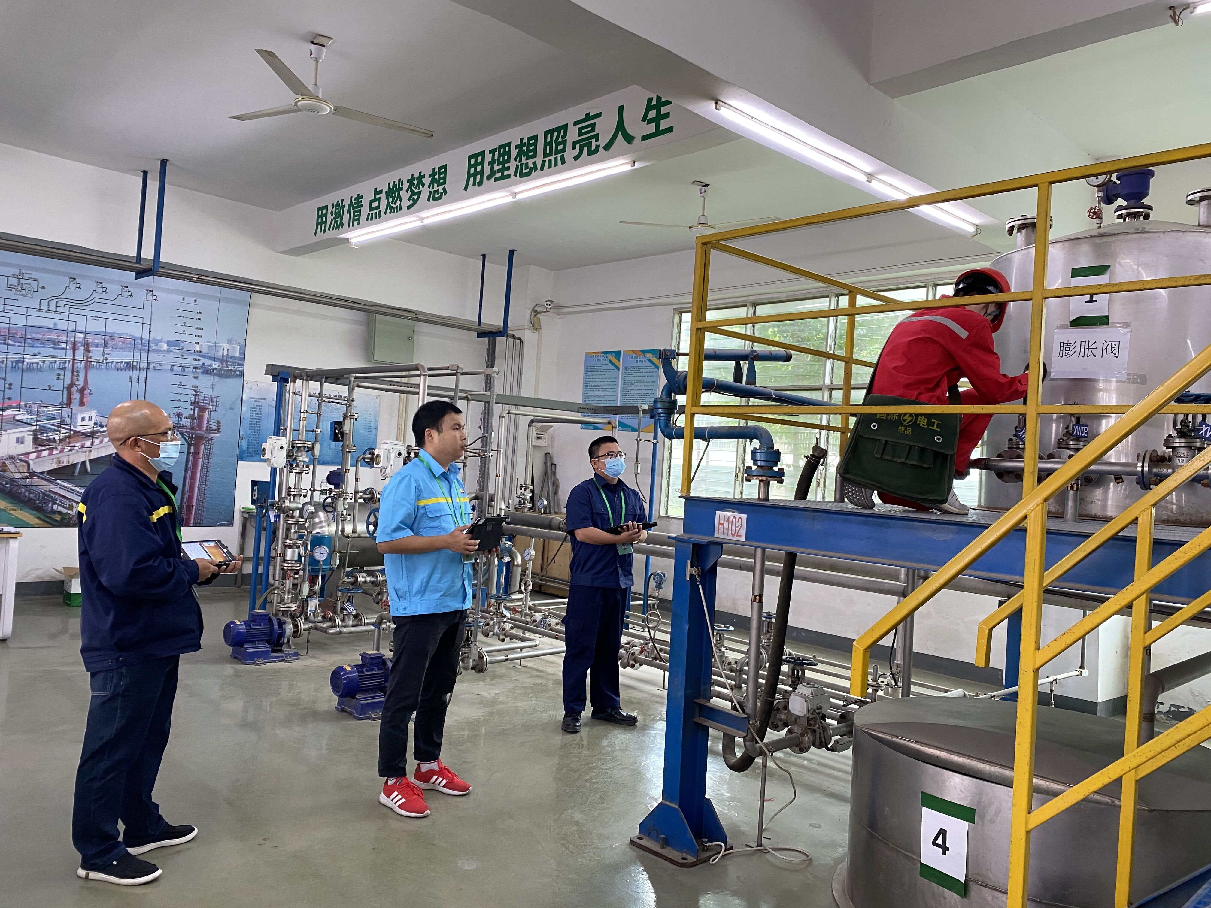 倒罐作业考核.jpg 倒罐作业考核.jpg